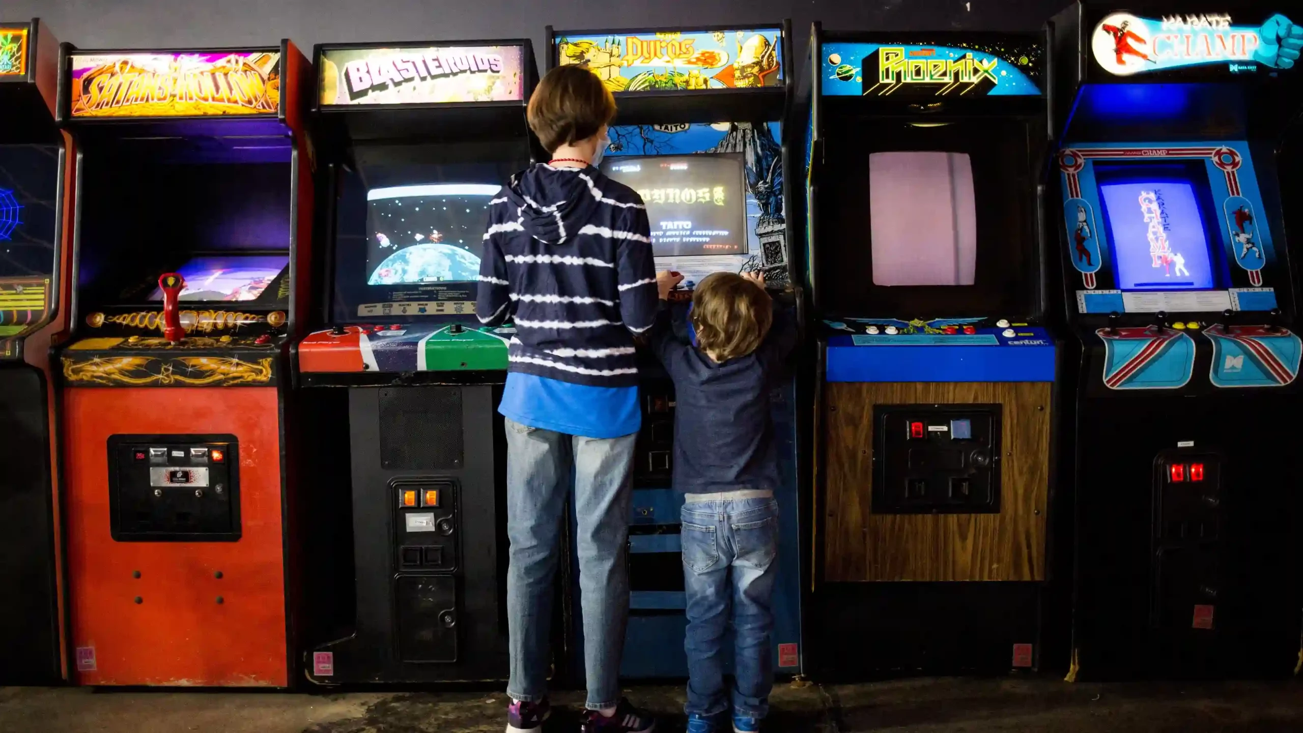Classic Arcade Machine Features for Entertainment Enthusiasts